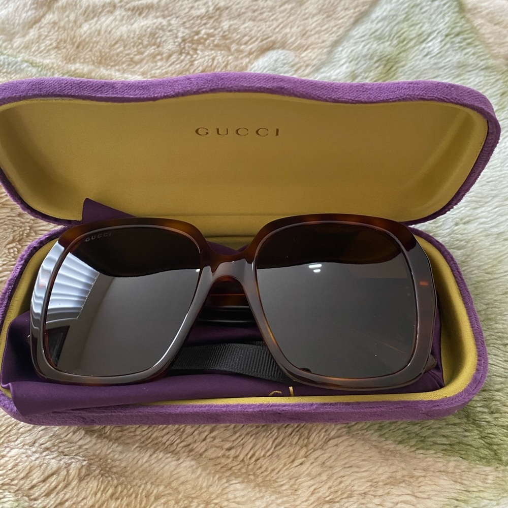 Gucci Sunglasses Oversized in Perfect Condition